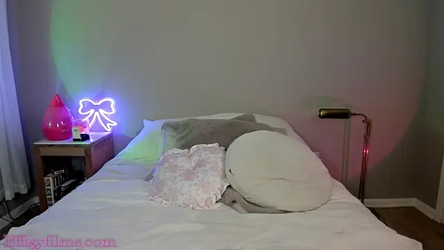 Snapshot of StarDuvall chatting on 02-10-26, 10:20 StarDuvall online show from 02-10-26, 10:20