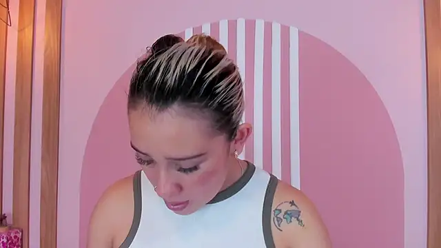 Lannajansen online show from 03-25-26, 01:32