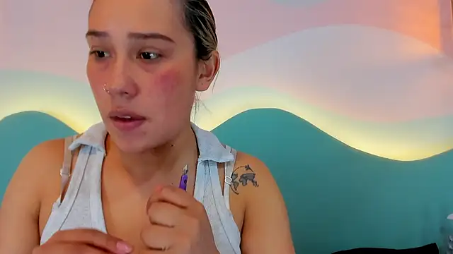 Lannajansen online show from 12-22-25, 03:34