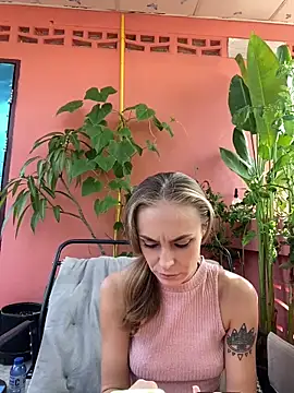 White Lu online show from 04-18-26, 02:03