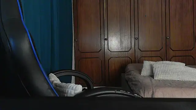 Snapshot of bunnyfox420 chatting on 12-19-25, 06:10 bunnyfox420 online show from 12-19-25, 06:10