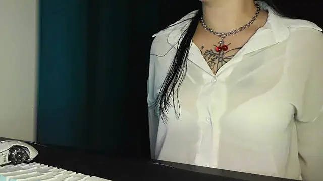 Snapshot of bunnyfox420 chatting on 11-18-25, 07:28 bunnyfox420 online show from 11-18-25, 07:28