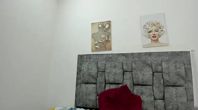 Snapshot of Chloe_sweets chatting on 02-12-25, 04:23 Chloe sweets online show from 02-12-25, 04:23