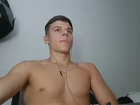 Snapshot of vitorsafado19 chatting on 02-06-25, 03:16 vitorsafado19 online show from 02-06-25, 03:16