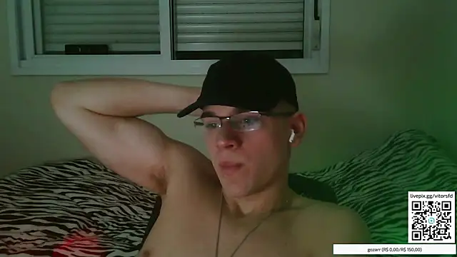 Snapshot of vitorsafado19 chatting on 10-27-25, 01:28 vitorsafado19 online show from 10-27-25, 01:28