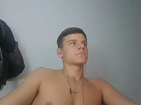 Snapshot of vitorsafado19 chatting on 02-23-25, 04:50 vitorsafado19 online show from 02-23-25, 04:50