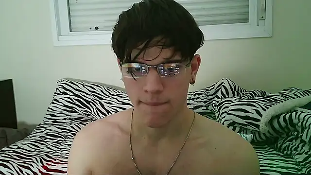 Snapshot of vitorsafado19 chatting on 06-13-26, 03:59 vitorsafado19 online show from 06-13-26, 03:59