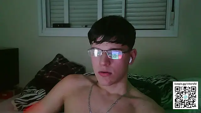 Snapshot of vitorsafado19 chatting on 09-15-25, 01:39 vitorsafado19 online show from 09-15-25, 01:39