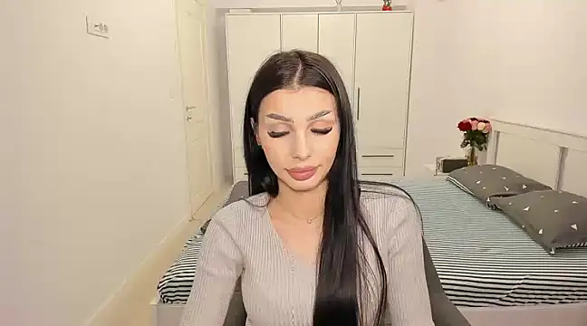 Snapshot of HelenShawn chatting on 02-18-25, 10:14 HelenShawn online show from 02-18-25, 10:14