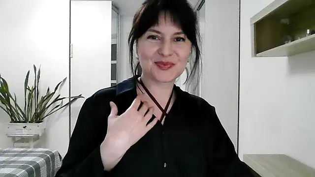 Victoria Glam online show from 09-18-25, 07:50