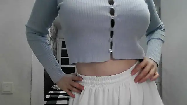 Victoria Glam online show from 12-15-25, 05:30