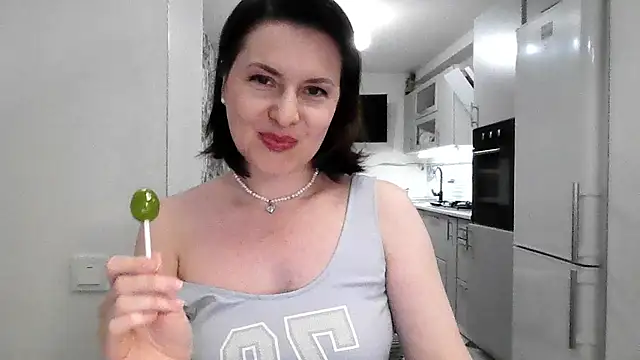 Victoria Glam online show from 11-28-25, 07:25