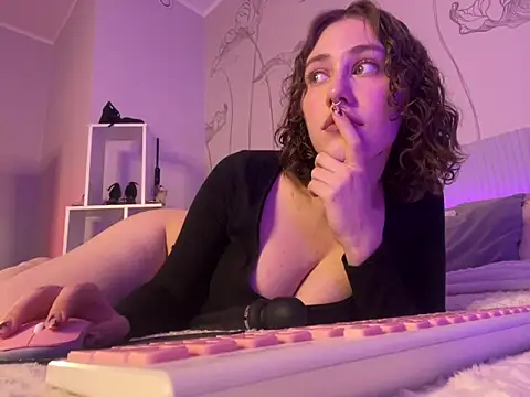 Snapshot of Molli_Luv chatting on 03-07-25, 12:34 Molli Luv online show from 03-07-25, 12:34