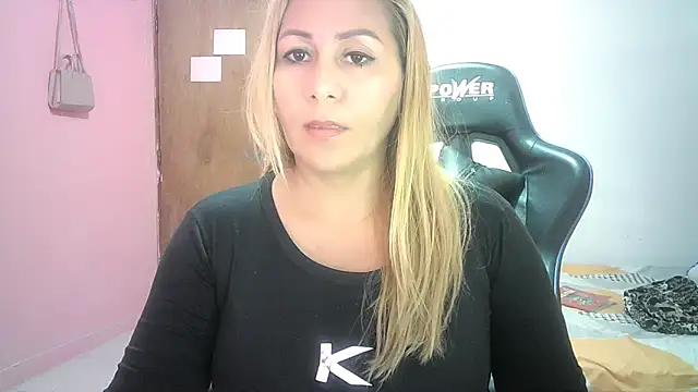 Snapshot of mariana0x chatting on 02-27-26, 01:44 mariana0x online show from 02-27-26, 01:44