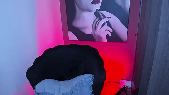 QueenOfHaze online show from 12-19-25, 10:39