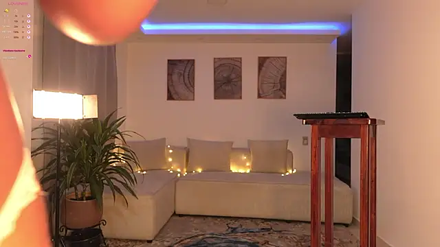 cinnamon crisss online show from 02-06-26, 02:07