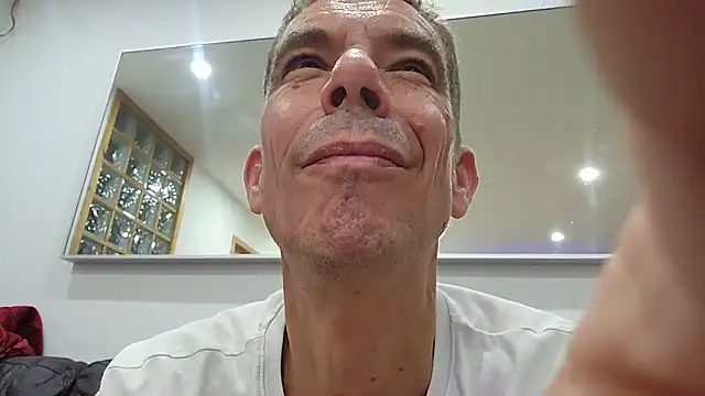 Snapshot of Kenhornu chatting on 05-29-26, 10:16 Kenhornu online show from 05-29-26, 10:16