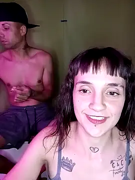 Snapshot of parejarica420 chatting on 04-13-26, 01:53 parejarica420 online show from 04-13-26, 01:53