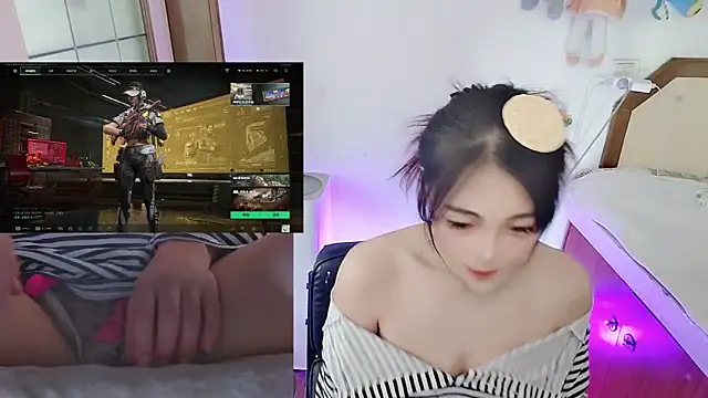 Snapshot of Song_99 chatting on 03-12-26, 04:18 Song 99 online show from 03-12-26, 04:18