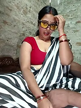 Snapshot of Simrandeshipp chatting on 02-26-26, 04:29 Simrandeshipp online show from 02-26-26, 04:29