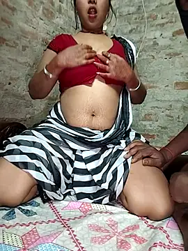 Snapshot of Simrandeshipp chatting on 02-18-26, 04:36 Simrandeshipp online show from 02-18-26, 04:36