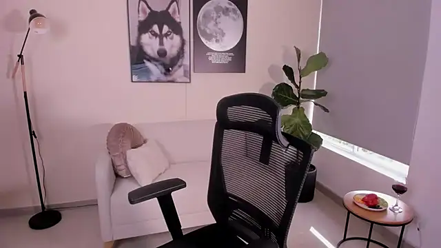 LairaScott online show from 12-14-25, 09:20