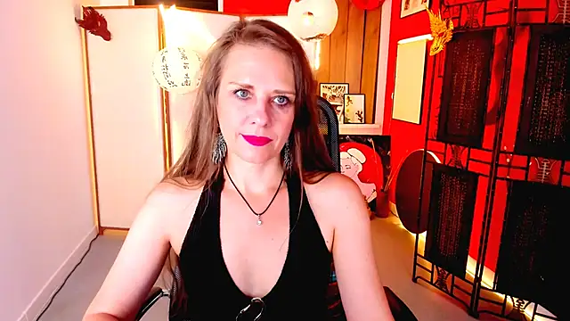 Snapshot of EmiliaBedy chatting on 06-10-26, 09:10 EmiliaBedy online show from 06-10-26, 09:10