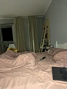 bunnythetailor online show from 10-18-25, 11:07