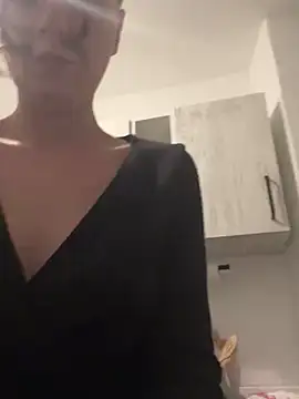 bunnythetailor online show from 01-31-25, 10:52