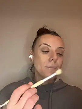 bunnythetailor online show from 01-30-25, 09:36