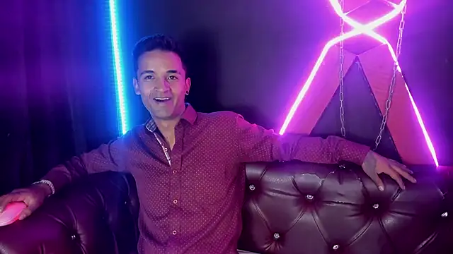 Nikki and Mayk online show from 11-28-25, 02:45