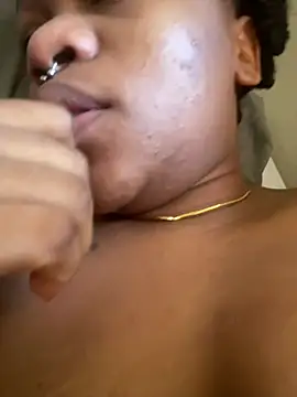 Snapshot of Boneca25 chatting on 02-02-26, 08:13 Boneca25 online show from 02-02-26, 08:13