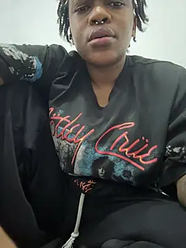 Snapshot of Boneca25 chatting on 02-28-26, 03:11 Boneca25 online show from 02-28-26, 03:11