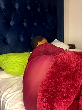 Boneca25 online show from 10-21-25, 05:40