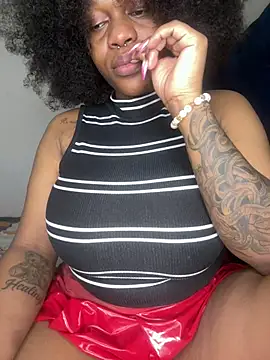 Snapshot of Boneca25 chatting on 02-23-26, 07:14 Boneca25 online show from 02-23-26, 07:14