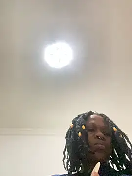 Snapshot of Boneca25 chatting on 01-17-26, 12:42 Boneca25 online show from 01-17-26, 12:42