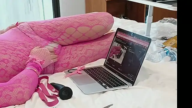 Snapshot of Cucked_Sissy_Bitch chatting on 03-28-26, 03:40 Cucked Sissy Bitch online show from 03-28-26, 03:40