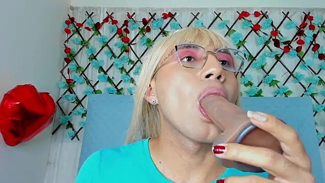 Snapshot of LaelVira_2 chatting on 03-12-25, 08:08 LaelVira 2 online show from 03-12-25, 08:08