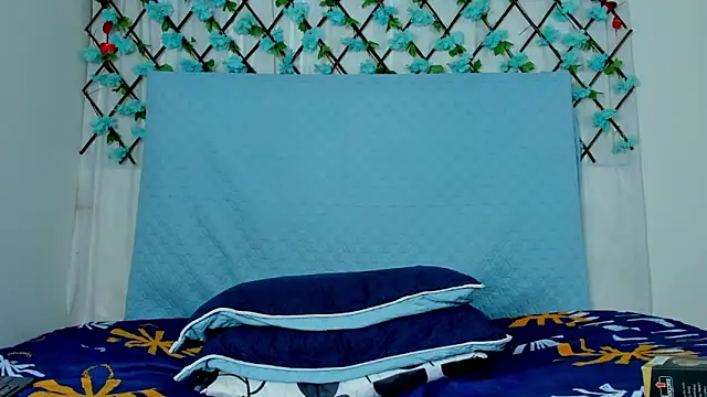 Snapshot of LaelVira_2 chatting on 03-13-25, 08:15 LaelVira 2 online show from 03-13-25, 08:15