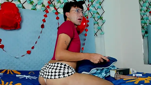 Snapshot of LaelVira_2 chatting on 02-15-25, 06:23 LaelVira 2 online show from 02-15-25, 06:23