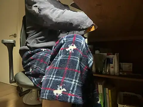 Snapshot of Phil_6677 chatting on 02-01-26, 02:37 Phil 6677 online show from 02-01-26, 02:37