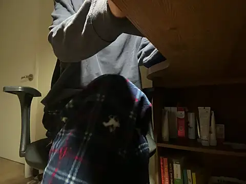 Snapshot of Phil_6677 chatting on 02-08-26, 03:54 Phil 6677 online show from 02-08-26, 03:54