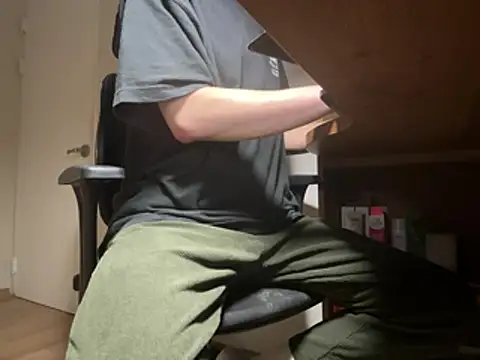 Snapshot of Phil_6677 chatting on 03-05-26, 03:08 Phil 6677 online show from 03-05-26, 03:08