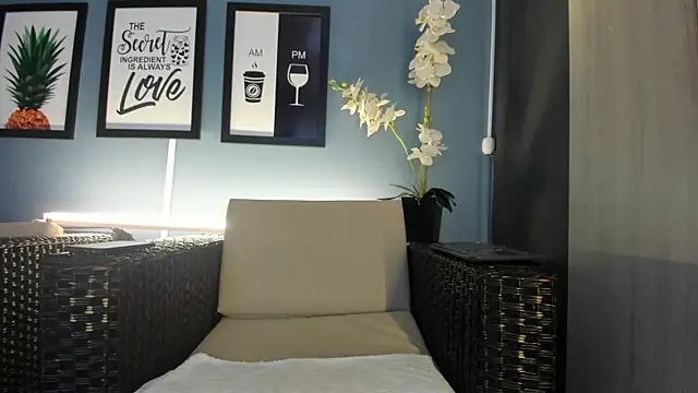 Snapshot of kaletattoo chatting on 10-18-25, 11:12 kaletattoo online show from 10-18-25, 11:12