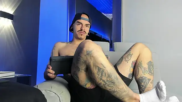 Snapshot of kaletattoo chatting on 10-04-25, 11:12 kaletattoo online show from 10-04-25, 11:12