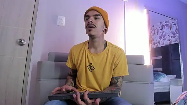 Snapshot of kaletattoo chatting on 09-26-25, 10:55 kaletattoo online show from 09-26-25, 10:55