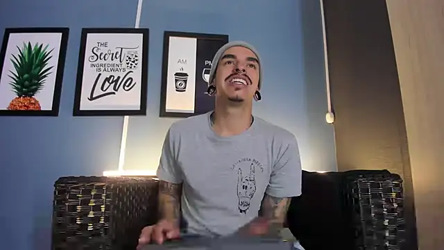 Snapshot of kaletattoo chatting on 09-18-25, 11:02 kaletattoo online show from 09-18-25, 11:02