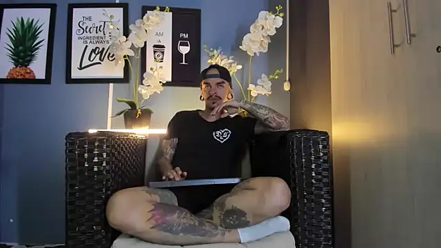 Snapshot of kaletattoo chatting on 09-10-25, 11:20 kaletattoo online show from 09-10-25, 11:20