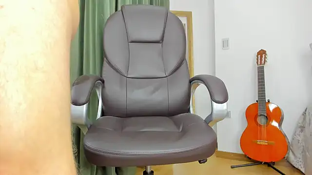 Snapshot of Tombarden chatting on 02-15-25, 09:28 Tombarden online show from 02-15-25, 09:28