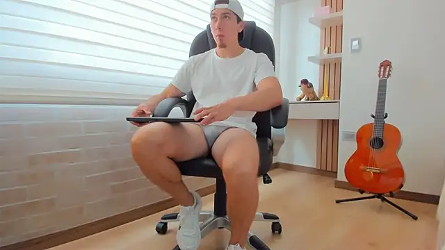 Tombarden online show from 11-26-25, 07:03